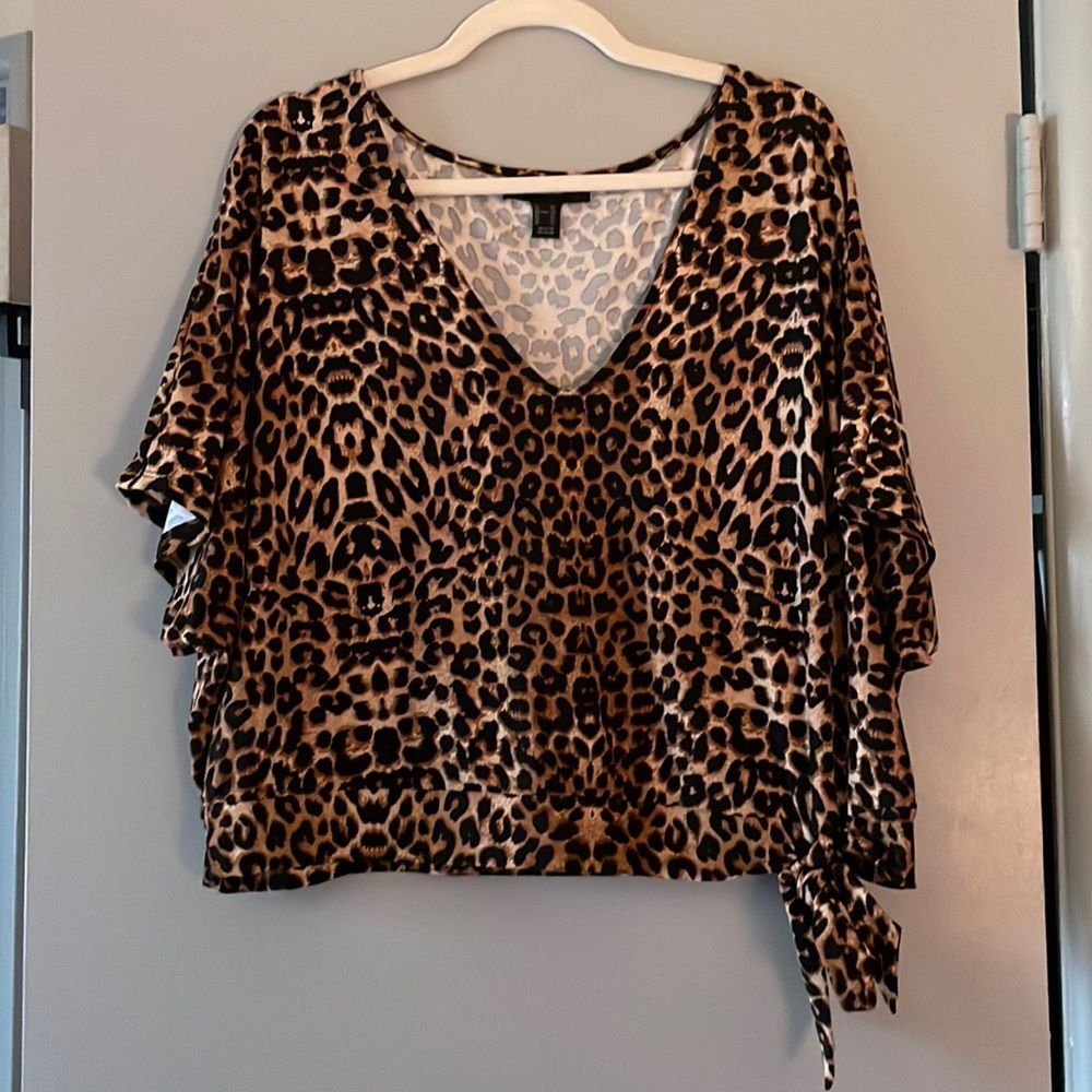 Forever 21 Plus Cheetah Print Short Sleeve Top